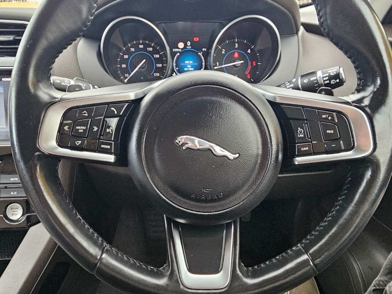 2017 JAGUAR F-PACE 2017 JAGUAR F-PACE