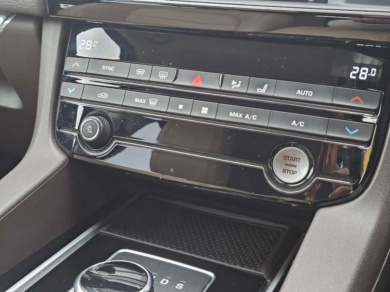 2017 JAGUAR F-PACE 2017 JAGUAR F-PACE