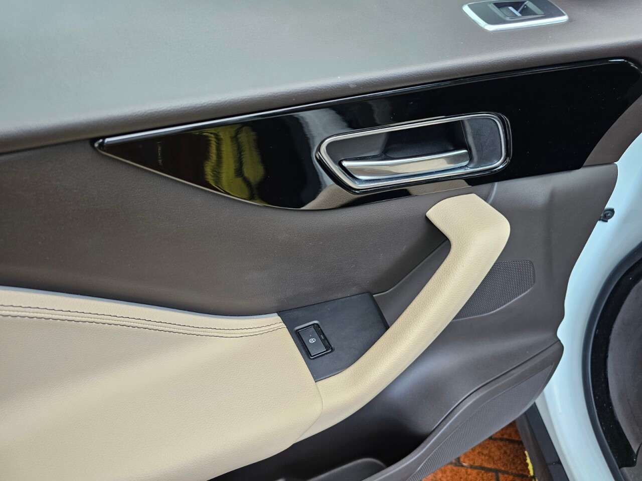 2017 JAGUAR F-PACE 2017 JAGUAR F-PACE