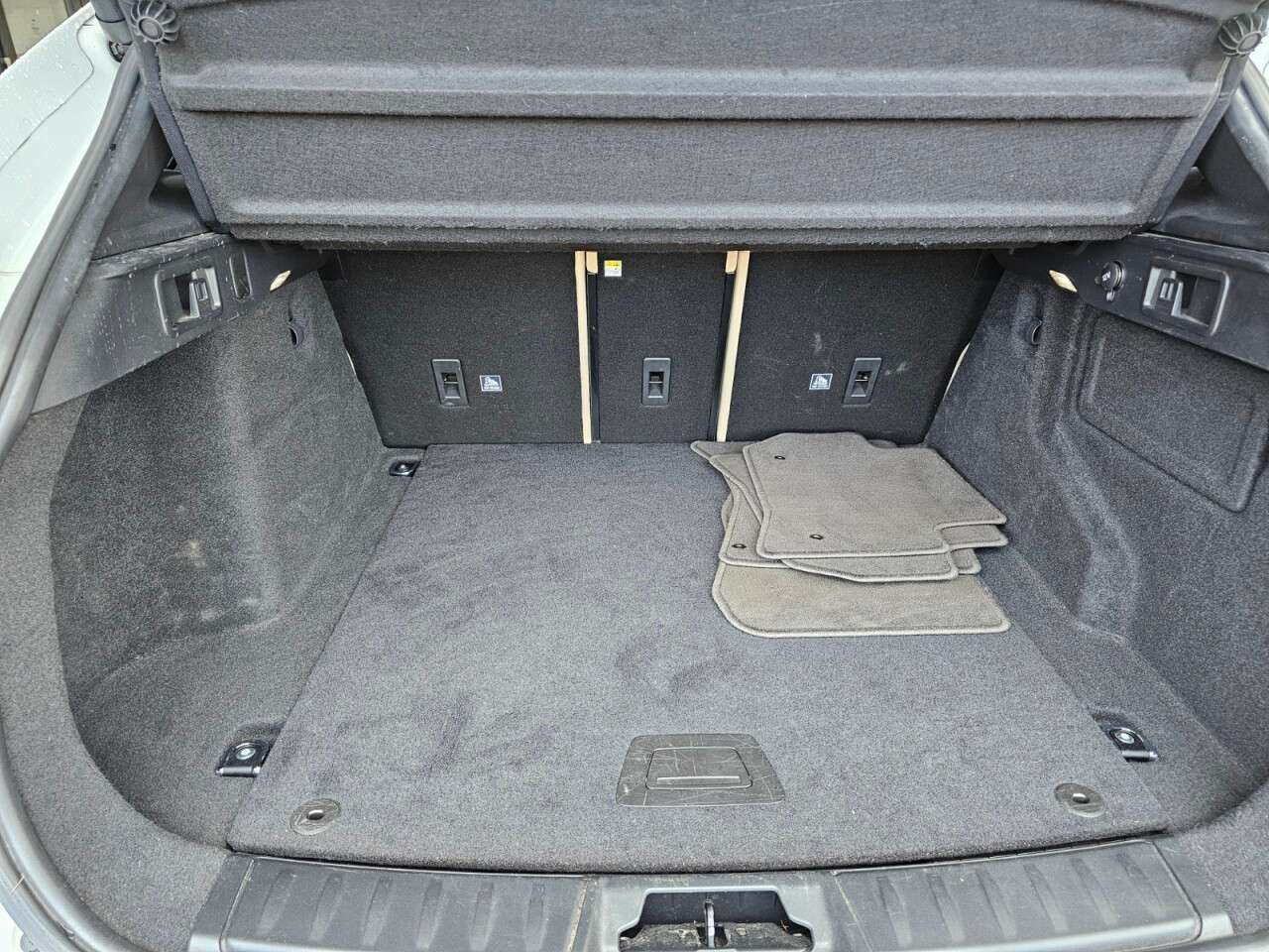 2017 JAGUAR F-PACE 2017 JAGUAR F-PACE