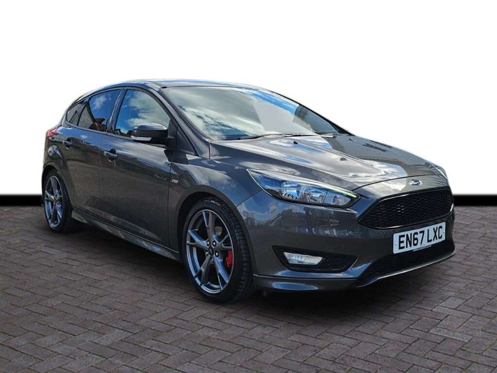 A 2017 FORD FOCUS 1.0T EcoBoost ST-Line X Hatchback 5dr Petrol Manual Euro 6 (s/s) (140 ps) 6 A 2017 FORD FOCUS 1.0T EcoBoost ST-Line X Hatchback 5dr Petrol Manual Euro 6 (s/s) (140 ps) 6