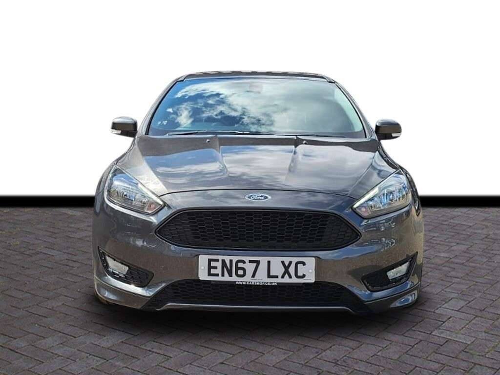 A 2017 FORD FOCUS 1.0T EcoBoost ST-Line X Hatchback 5dr Petrol Manual Euro 6 (s/s) (140 ps) 6 A 2017 FORD FOCUS 1.0T EcoBoost ST-Line X Hatchback 5dr Petrol Manual Euro 6 (s/s) (140 ps) 6