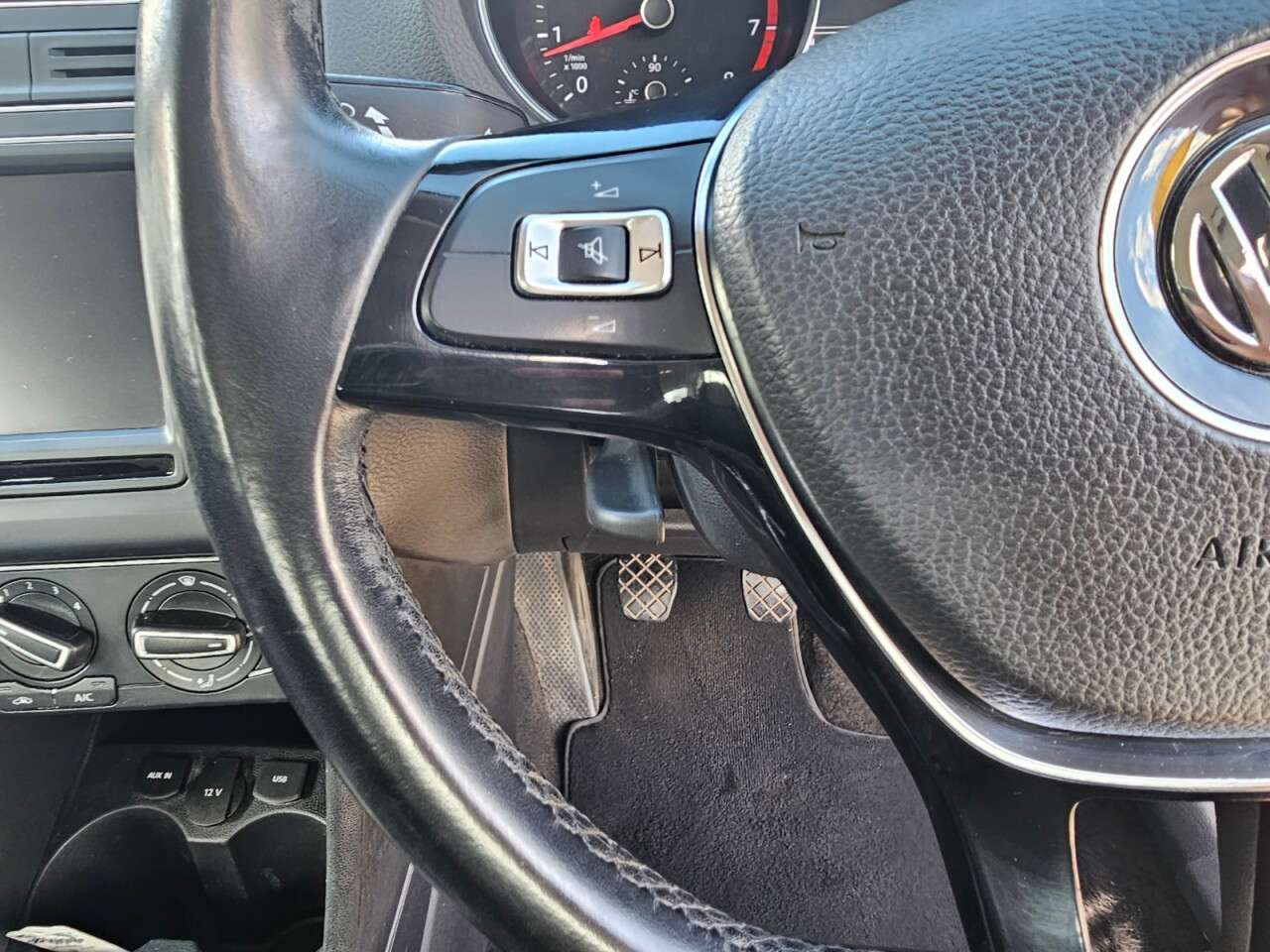 2015 VOLKSWAGEN POLO 2015 VOLKSWAGEN POLO