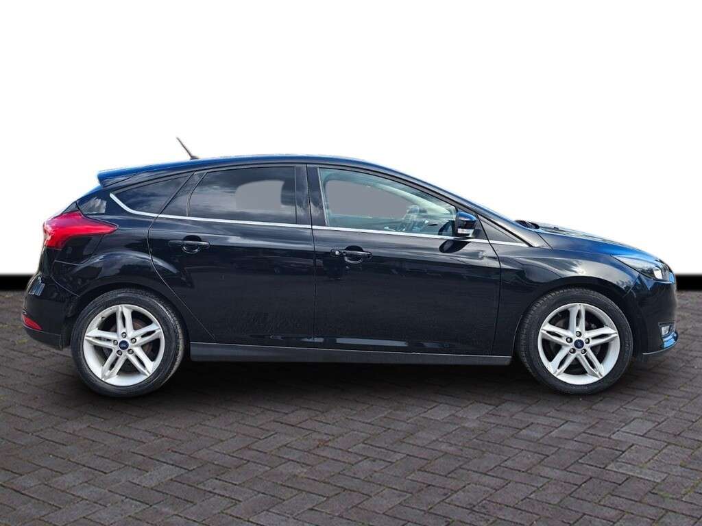 A 2018 FORD FOCUS 1.0T EcoBoost Titanium Hatchback 5dr Petrol Manual Euro 6 (s/s) (125 ps) 6 A 2018 FORD FOCUS 1.0T EcoBoost Titanium Hatchback 5dr Petrol Manual Euro 6 (s/s) (125 ps) 6