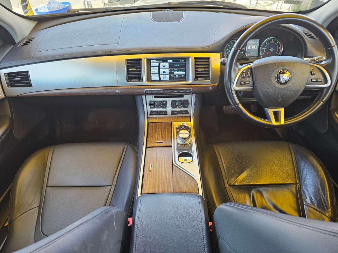 A 2014 JAGUAR XF 2.2d Luxury Saloon 4dr Diesel Auto Euro 5 (s/s) (163 ps) 6 months warranty, A 2014 JAGUAR XF 2.2d Luxury Saloon 4dr Diesel Auto Euro 5 (s/s) (163 ps) 6 months warranty,