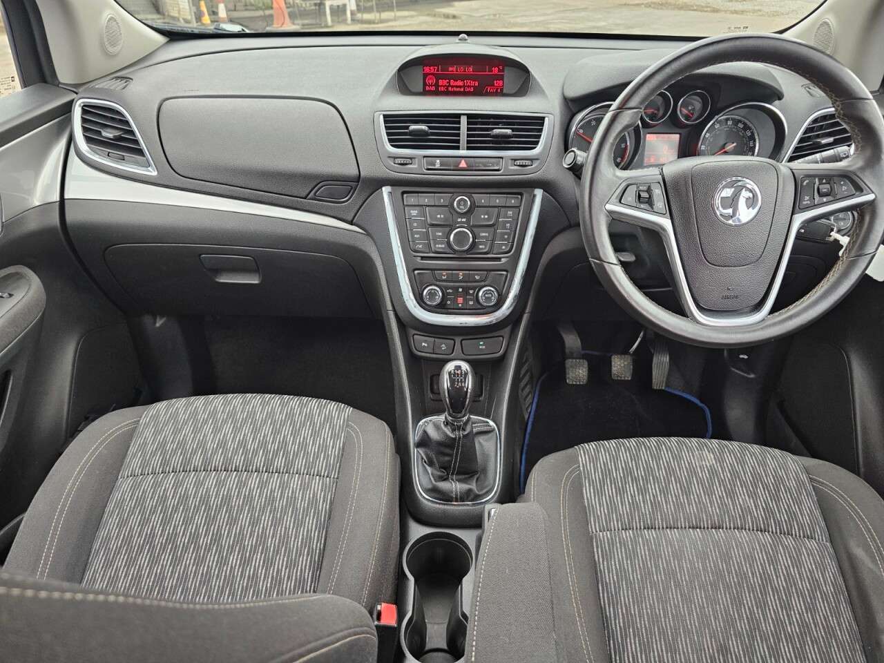 A 2014 VAUXHALL MOKKA 1.7 CDTi Exclusiv SUV 5dr Diesel Manual 4WD Euro 5 (s/s) (130 ps) A 2014 VAUXHALL MOKKA 1.7 CDTi Exclusiv SUV 5dr Diesel Manual 4WD Euro 5 (s/s) (130 ps)