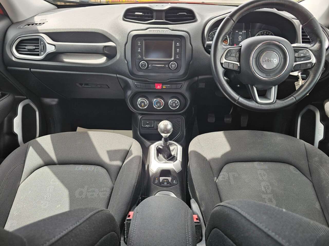 A 2015 JEEP RENEGADE 1.6 E-TorQ Longitude SUV 5dr Petrol Manual Euro 6 (s/s) (110 ps) 6 months w A 2015 JEEP RENEGADE 1.6 E-TorQ Longitude SUV 5dr Petrol Manual Euro 6 (s/s) (110 ps) 6 months w