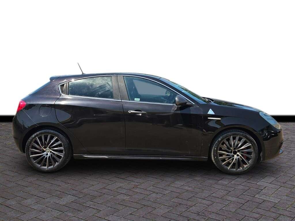 A 2015 ALFA ROMEO GIULIETTA 1750 TBi Quadrifoglio Verde Hatchback 5dr Petrol TCT Euro 6 (s/s) (240 bhp) A 2015 ALFA ROMEO GIULIETTA 1750 TBi Quadrifoglio Verde Hatchback 5dr Petrol TCT Euro 6 (s/s) (240 bhp)