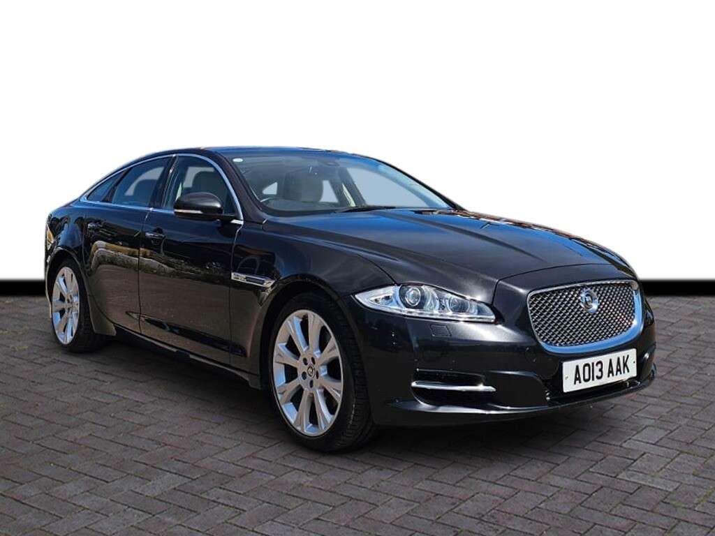 A 2013 JAGUAR XJ 3.0d V6 Portfolio Saloon 4dr Diesel Auto Euro 5 (s/s) (275 ps) 6 months war A 2013 JAGUAR XJ 3.0d V6 Portfolio Saloon 4dr Diesel Auto Euro 5 (s/s) (275 ps) 6 months war