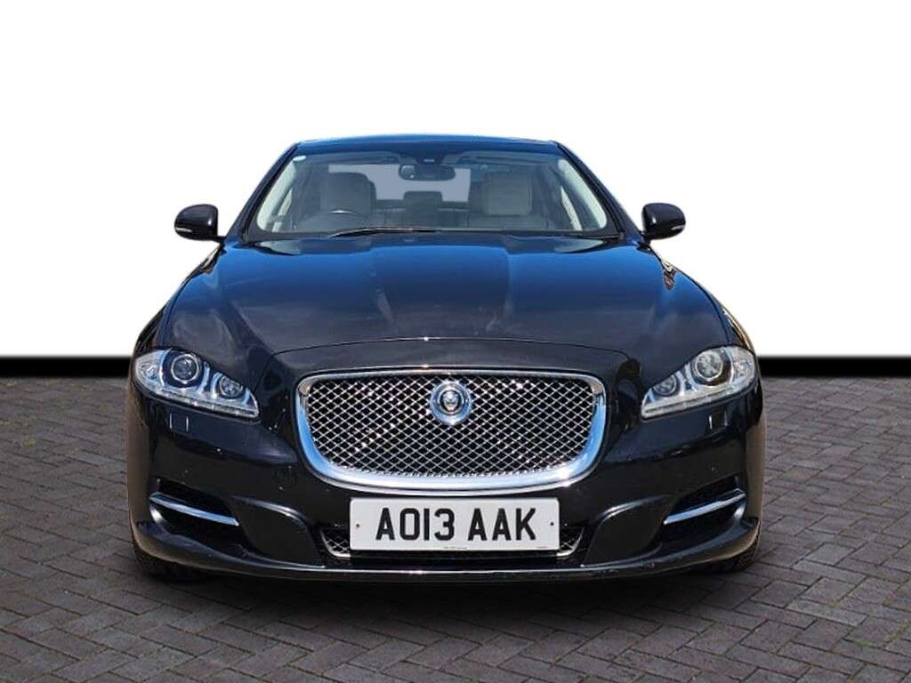 A 2013 JAGUAR XJ 3.0d V6 Portfolio Saloon 4dr Diesel Auto Euro 5 (s/s) (275 ps) 6 months war A 2013 JAGUAR XJ 3.0d V6 Portfolio Saloon 4dr Diesel Auto Euro 5 (s/s) (275 ps) 6 months war