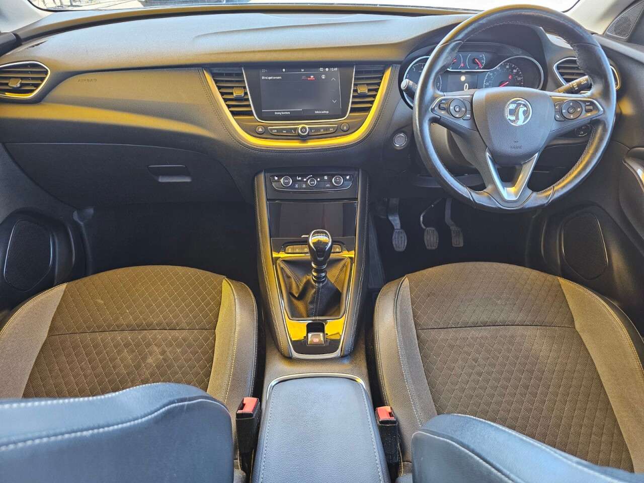 A 2018 VAUXHALL GRANDLAND X 1.2 Turbo Sport Nav SUV 5dr Petrol Manual Euro 6 (s/s) (130 ps) 6 months wa A 2018 VAUXHALL GRANDLAND X 1.2 Turbo Sport Nav SUV 5dr Petrol Manual Euro 6 (s/s) (130 ps) 6 months wa