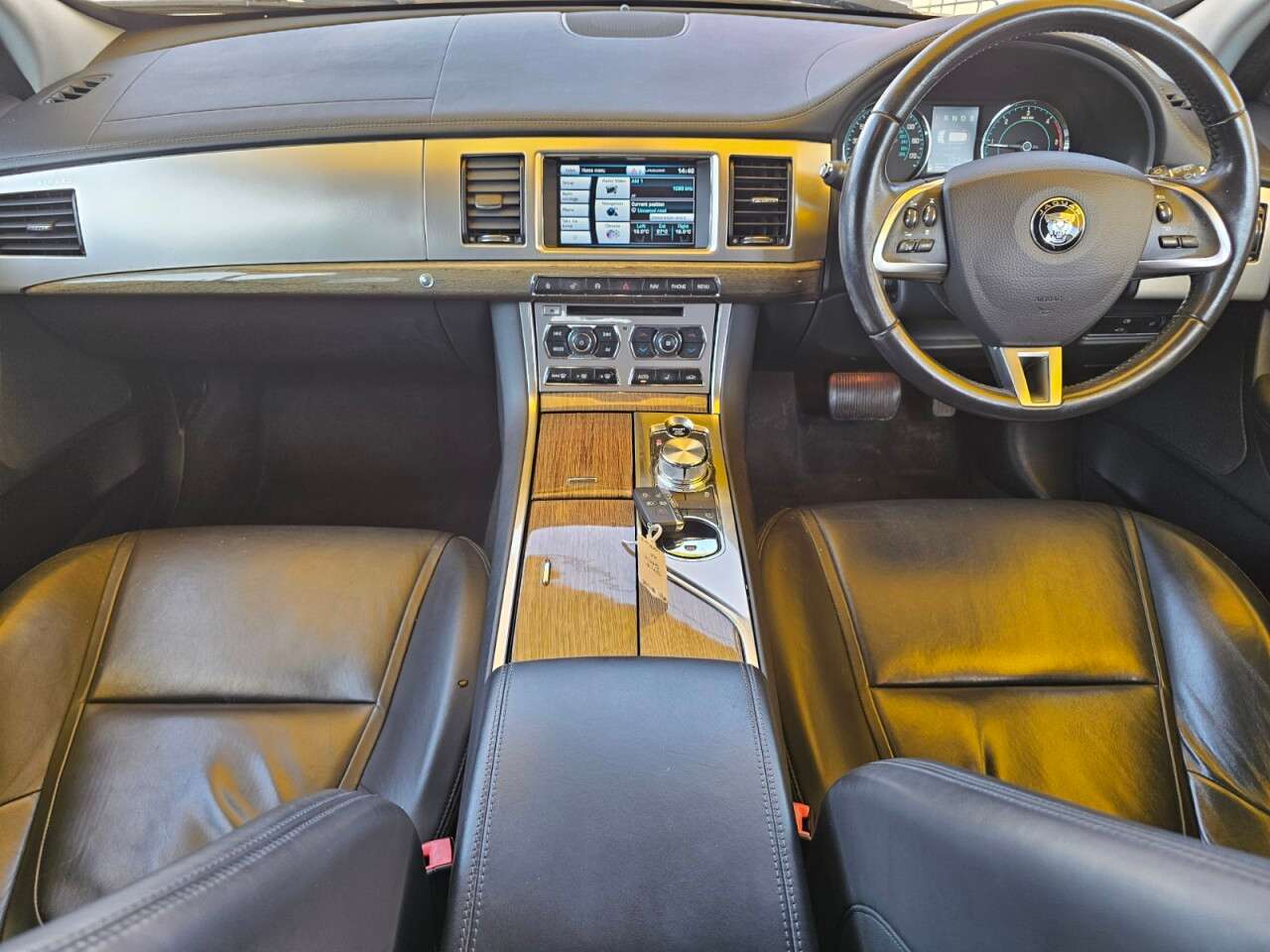 A 2014 JAGUAR XF 3.0d V6 Premium Luxury Sportbrake 5dr Diesel Auto Euro 5 (s/s) (240 ps) 6 M A 2014 JAGUAR XF 3.0d V6 Premium Luxury Sportbrake 5dr Diesel Auto Euro 5 (s/s) (240 ps) 6 M
