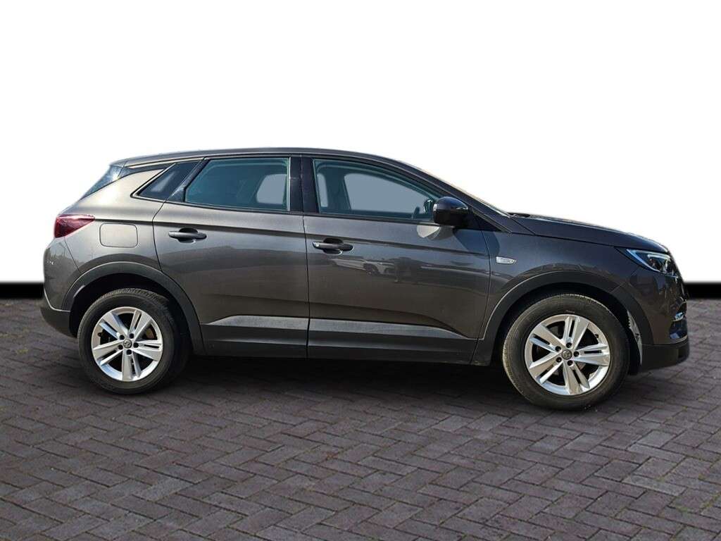 A 2018 VAUXHALL GRANDLAND X 1.6 Turbo D BlueInjection SE SUV 5dr Diesel Auto Euro 6 (s/s) (120 ps) 6 mo A 2018 VAUXHALL GRANDLAND X 1.6 Turbo D BlueInjection SE SUV 5dr Diesel Auto Euro 6 (s/s) (120 ps) 6 mo