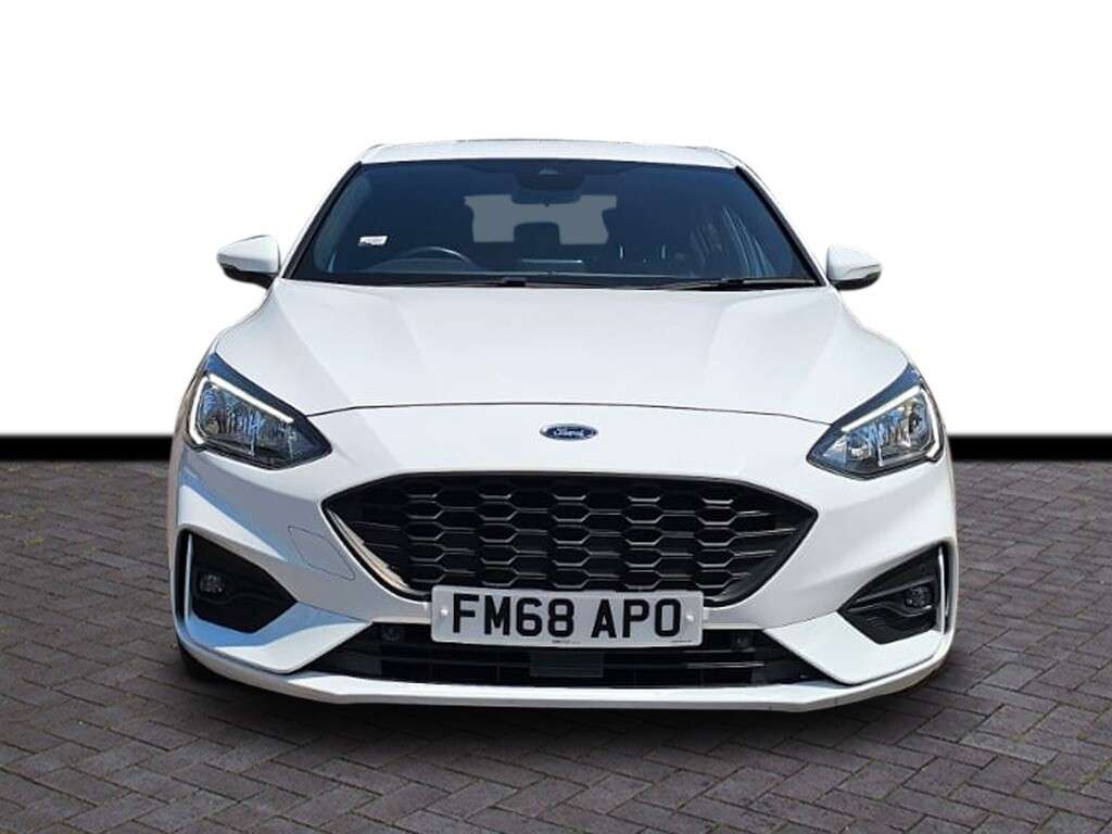 A 2019 FORD FOCUS 1.0T EcoBoost ST-Line Hatchback 5dr Petrol Manual Euro 6 (s/s) (125 ps) 6 m A 2019 FORD FOCUS 1.0T EcoBoost ST-Line Hatchback 5dr Petrol Manual Euro 6 (s/s) (125 ps) 6 m