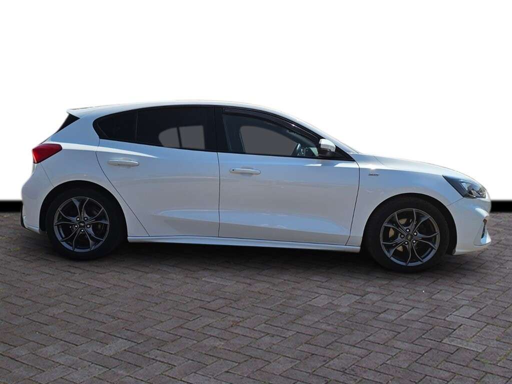 A 2019 FORD FOCUS 1.0T EcoBoost ST-Line Hatchback 5dr Petrol Manual Euro 6 (s/s) (125 ps) 6 m A 2019 FORD FOCUS 1.0T EcoBoost ST-Line Hatchback 5dr Petrol Manual Euro 6 (s/s) (125 ps) 6 m
