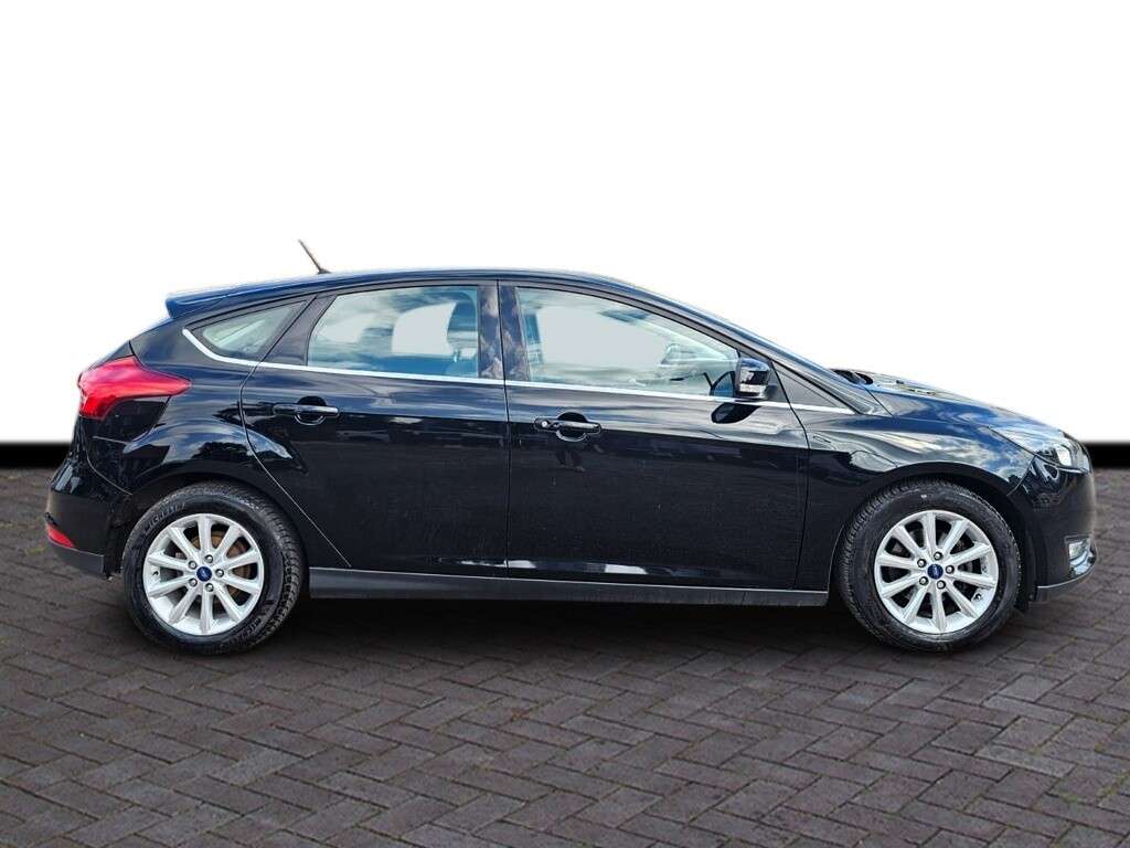 A 2018 FORD FOCUS 1.0T EcoBoost Titanium Hatchback 5dr Petrol Manual Euro 6 (s/s) (125 ps) 6 A 2018 FORD FOCUS 1.0T EcoBoost Titanium Hatchback 5dr Petrol Manual Euro 6 (s/s) (125 ps) 6