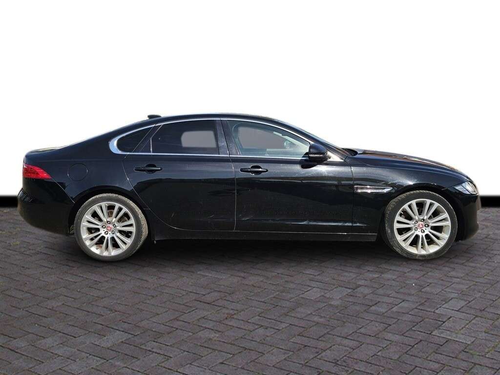 A 2015 JAGUAR XF 2.0d Portfolio Saloon 4dr Diesel Auto Euro 6 (s/s) (180 ps) 6 months warran A 2015 JAGUAR XF 2.0d Portfolio Saloon 4dr Diesel Auto Euro 6 (s/s) (180 ps) 6 months warran