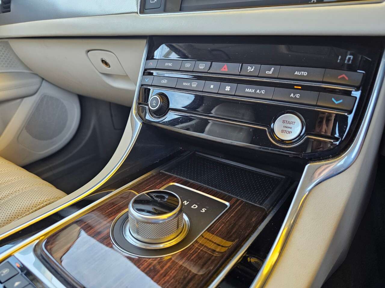 2015 JAGUAR XF 2015 JAGUAR XF