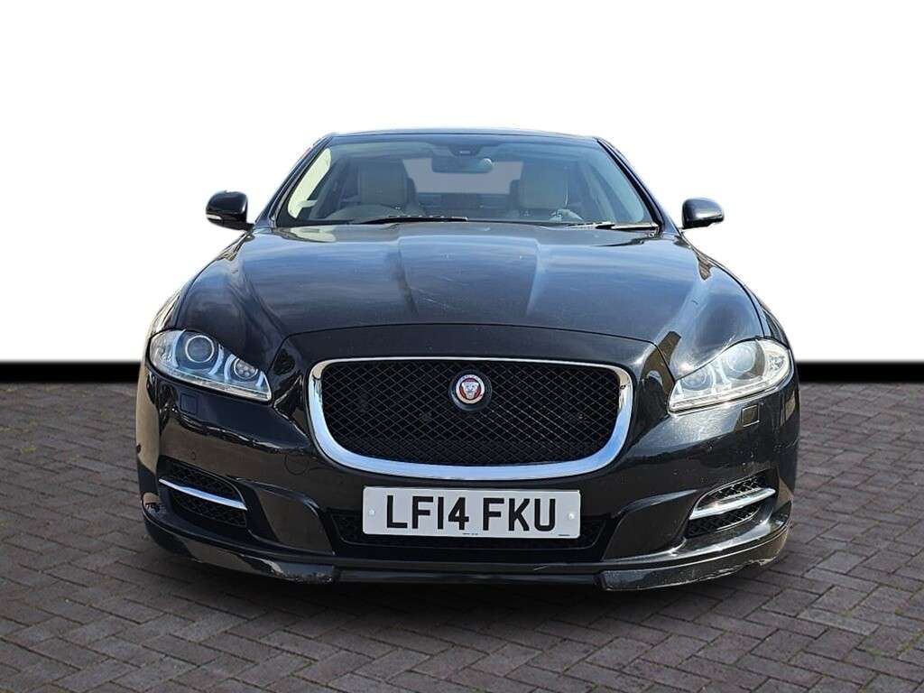 A 2014 JAGUAR XJ 3.0d V6 Premium Luxury Saloon 4dr Diesel Auto Euro 5 (s/s) (275 ps) 6 month A 2014 JAGUAR XJ 3.0d V6 Premium Luxury Saloon 4dr Diesel Auto Euro 5 (s/s) (275 ps) 6 month