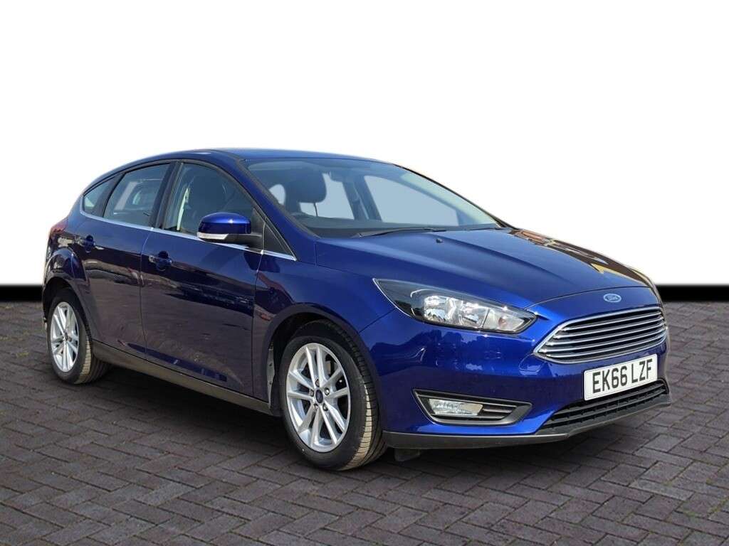 A 2016 FORD FOCUS 1.0T EcoBoost Zetec Hatchback 5dr Petrol Auto Euro 6 (s/s) (125 ps) 6 M war A 2016 FORD FOCUS 1.0T EcoBoost Zetec Hatchback 5dr Petrol Auto Euro 6 (s/s) (125 ps) 6 M war