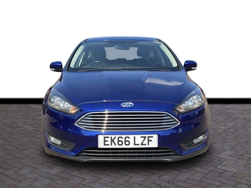 A 2016 FORD FOCUS 1.0T EcoBoost Zetec Hatchback 5dr Petrol Auto Euro 6 (s/s) (125 ps) 6 M war A 2016 FORD FOCUS 1.0T EcoBoost Zetec Hatchback 5dr Petrol Auto Euro 6 (s/s) (125 ps) 6 M war