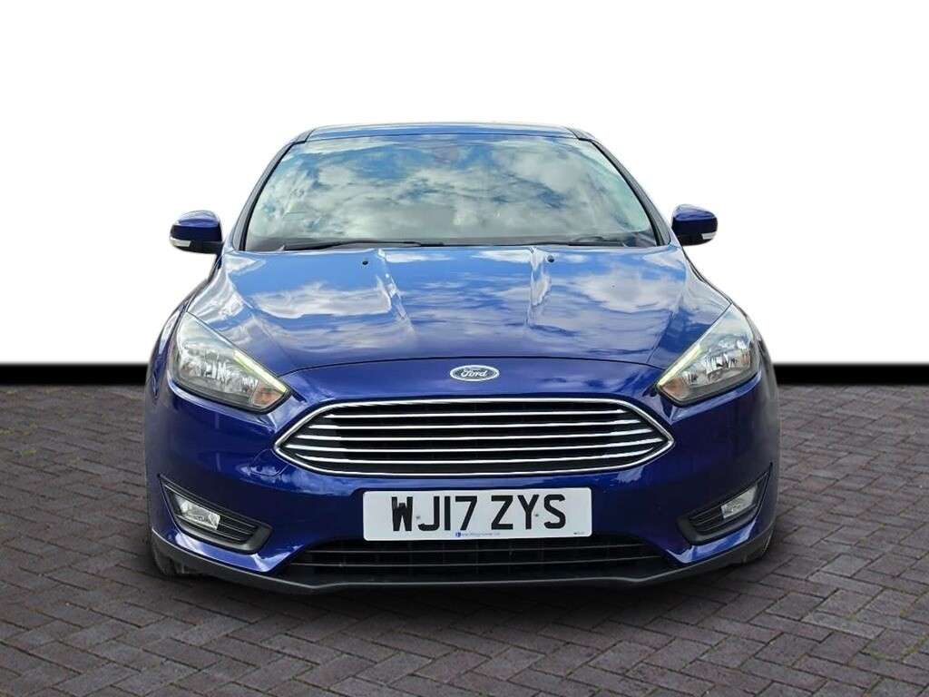 A 2017 FORD FOCUS 1.0T EcoBoost Zetec Hatchback 5dr Petrol Manual Euro 6 (s/s) (100 ps) A 2017 FORD FOCUS 1.0T EcoBoost Zetec Hatchback 5dr Petrol Manual Euro 6 (s/s) (100 ps)