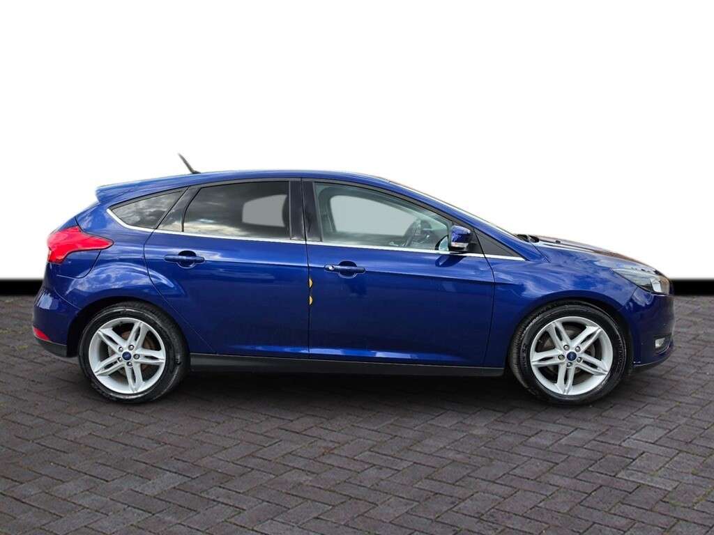 A 2017 FORD FOCUS 1.0T EcoBoost Zetec Hatchback 5dr Petrol Manual Euro 6 (s/s) (100 ps) A 2017 FORD FOCUS 1.0T EcoBoost Zetec Hatchback 5dr Petrol Manual Euro 6 (s/s) (100 ps)