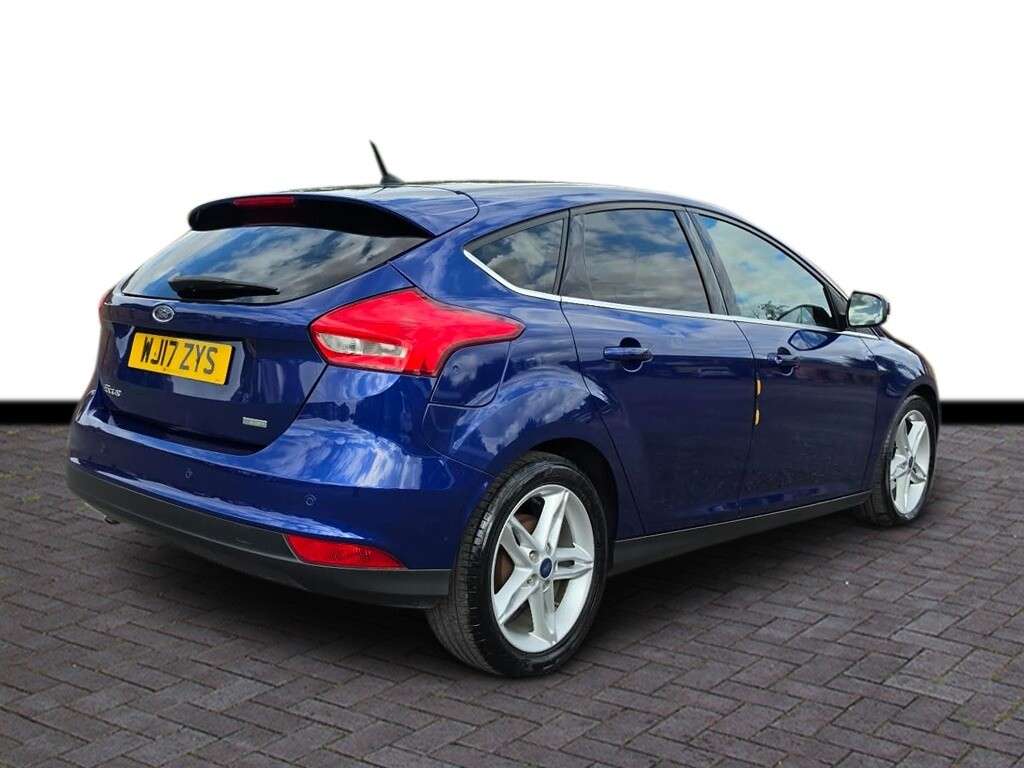 A 2017 FORD FOCUS 1.0T EcoBoost Zetec Hatchback 5dr Petrol Manual Euro 6 (s/s) (100 ps) A 2017 FORD FOCUS 1.0T EcoBoost Zetec Hatchback 5dr Petrol Manual Euro 6 (s/s) (100 ps)