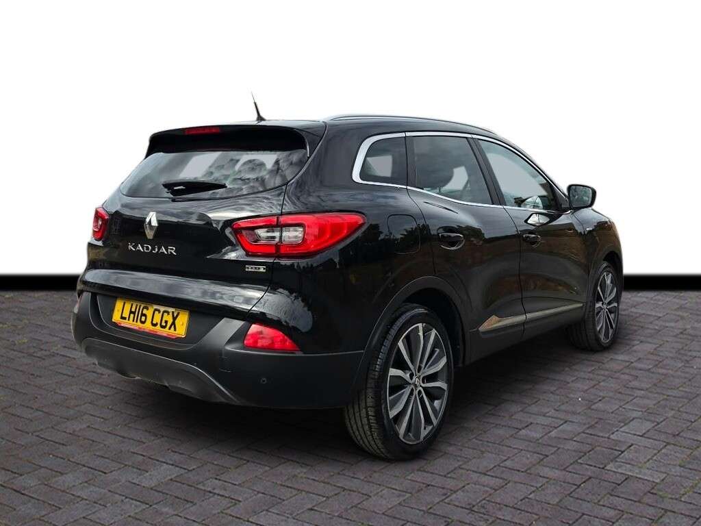 A 2016 RENAULT KADJAR 1.5 dCi Signature Nav SUV 5dr Diesel EDC Euro 6 (s/s) (110 ps) 6 months war A 2016 RENAULT KADJAR 1.5 dCi Signature Nav SUV 5dr Diesel EDC Euro 6 (s/s) (110 ps) 6 months war