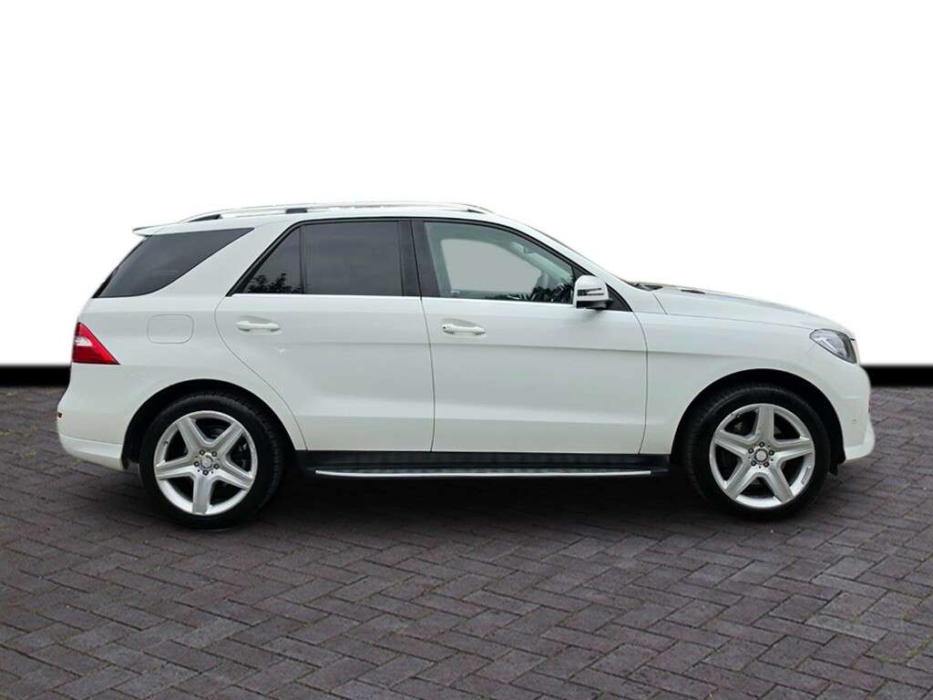 A 2015 MERCEDES-BENZ M CLASS 2.1 ML250 BlueTEC AMG Line SUV 5dr Diesel G-Tronic 4WD Euro 6 (s/s) (204 ps A 2015 MERCEDES-BENZ M CLASS 2.1 ML250 BlueTEC AMG Line SUV 5dr Diesel G-Tronic 4WD Euro 6 (s/s) (204 ps
