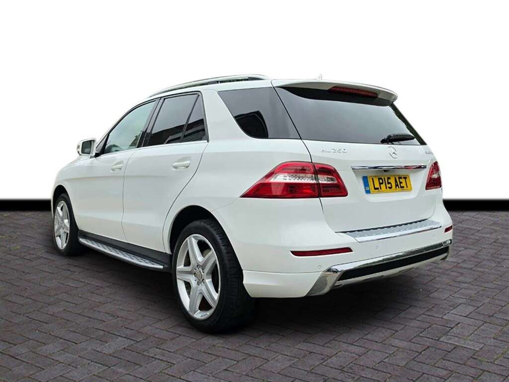 A 2015 MERCEDES-BENZ M CLASS 2.1 ML250 BlueTEC AMG Line SUV 5dr Diesel G-Tronic 4WD Euro 6 (s/s) (204 ps A 2015 MERCEDES-BENZ M CLASS 2.1 ML250 BlueTEC AMG Line SUV 5dr Diesel G-Tronic 4WD Euro 6 (s/s) (204 ps