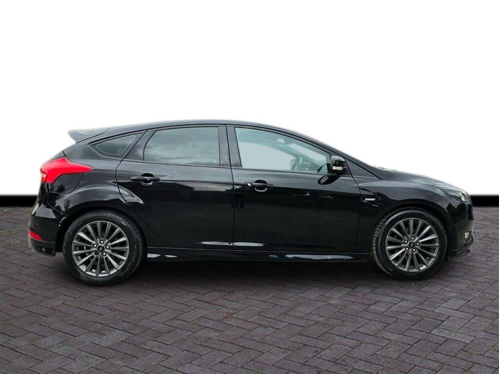 A 2017 FORD FOCUS ST-LINE A 2017 FORD FOCUS ST-LINE