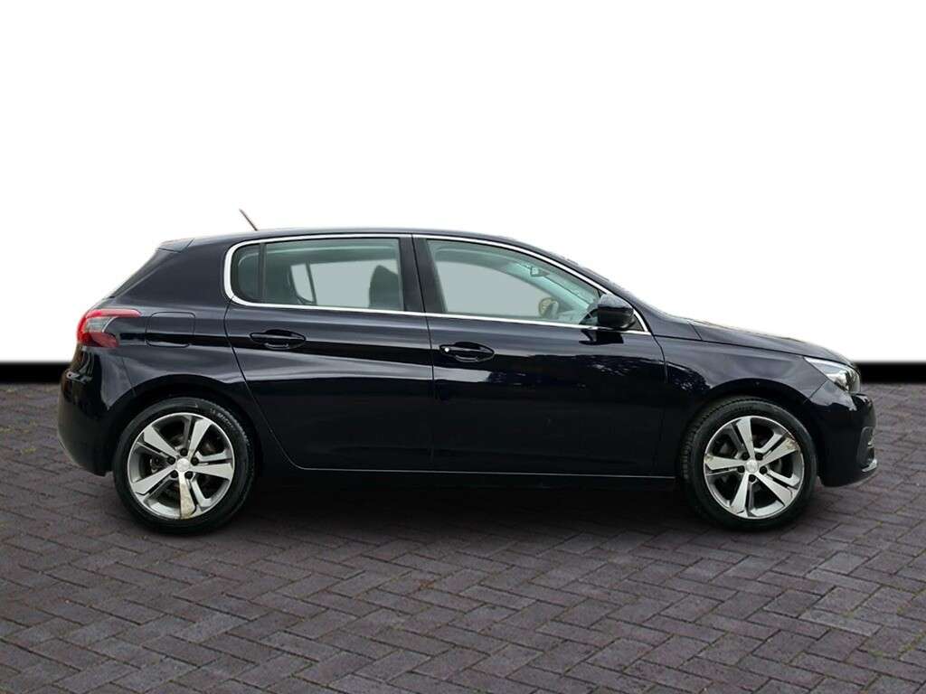 A 2018 PEUGEOT 308 1.2 PureTech GPF Allure Hatchback 5dr Petrol Manual Euro 6 (s/s) (130 ps) 6 A 2018 PEUGEOT 308 1.2 PureTech GPF Allure Hatchback 5dr Petrol Manual Euro 6 (s/s) (130 ps) 6