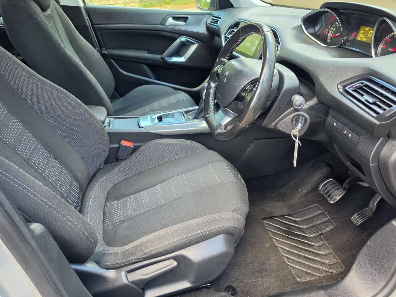 2015 PEUGEOT 308 2015 PEUGEOT 308