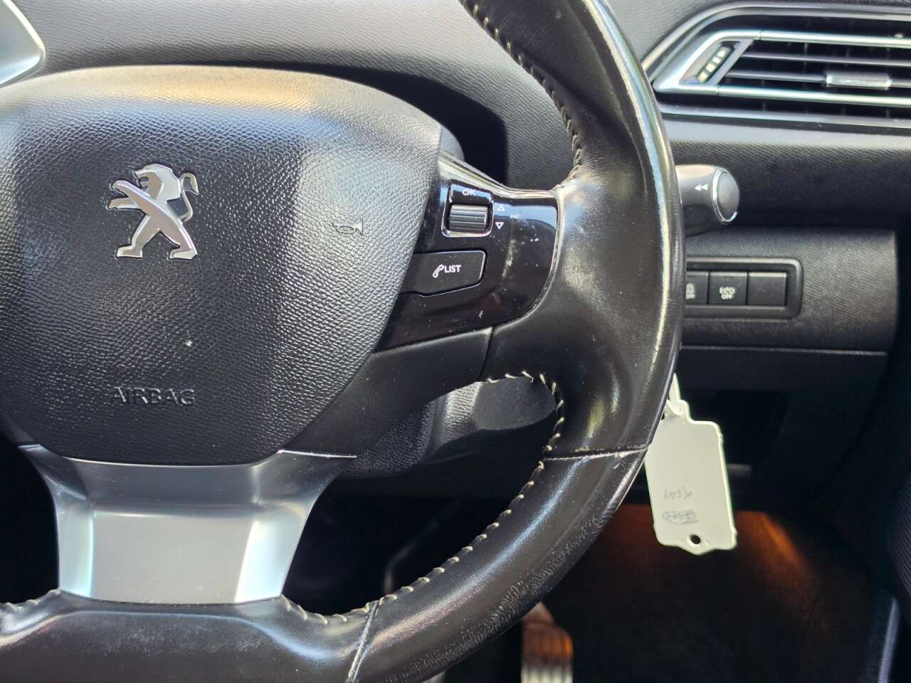 2015 PEUGEOT 308 2015 PEUGEOT 308