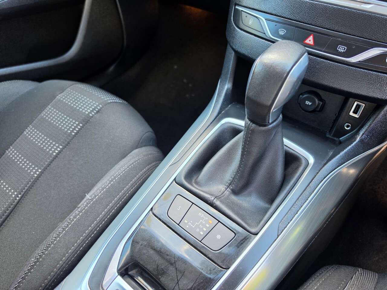 2015 PEUGEOT 308 2015 PEUGEOT 308