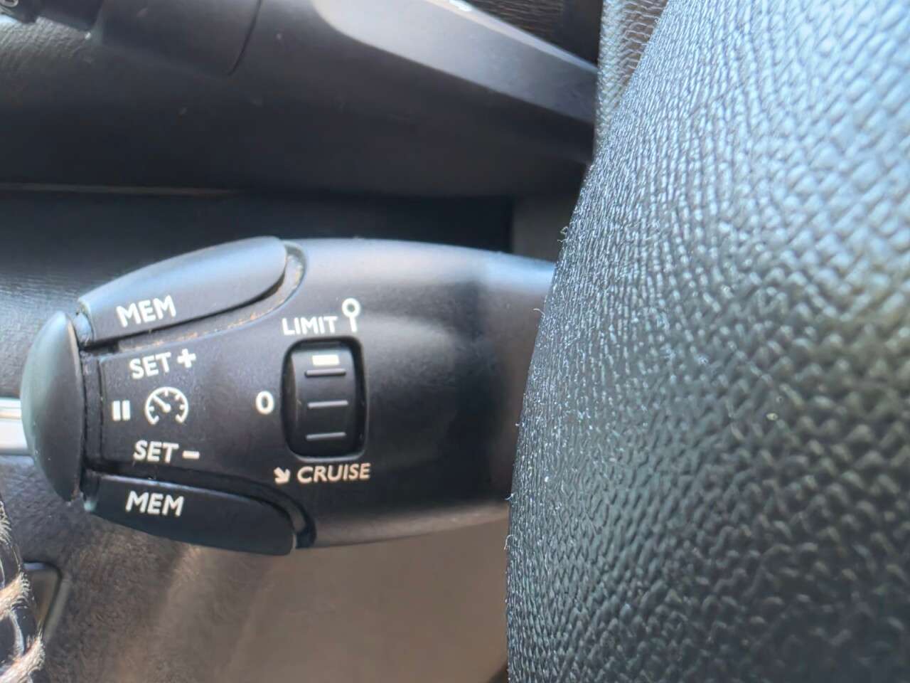 2015 PEUGEOT 308 2015 PEUGEOT 308