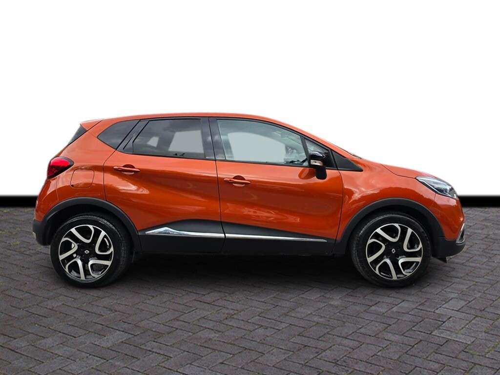 A 2016 RENAULT CAPTUR 1.5 dCi ENERGY Dynamique S Nav SUV 5dr Diesel Manual Euro 6 (s/s) (90 ps) 6 A 2016 RENAULT CAPTUR 1.5 dCi ENERGY Dynamique S Nav SUV 5dr Diesel Manual Euro 6 (s/s) (90 ps) 6