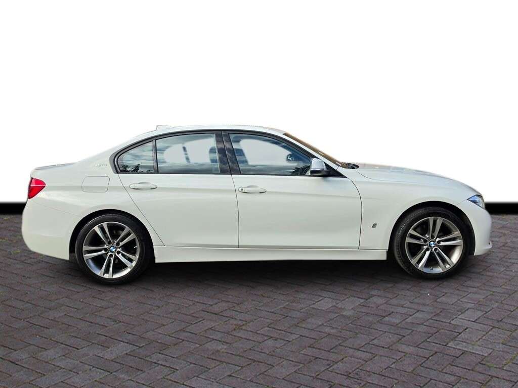 A 2016 BMW 3 SERIES 2.0 330e 7.6kWh Sport Saloon 4dr Petrol Plug-in Hybrid Auto Euro 6 (s/s) (2 A 2016 BMW 3 SERIES 2.0 330e 7.6kWh Sport Saloon 4dr Petrol Plug-in Hybrid Auto Euro 6 (s/s) (2