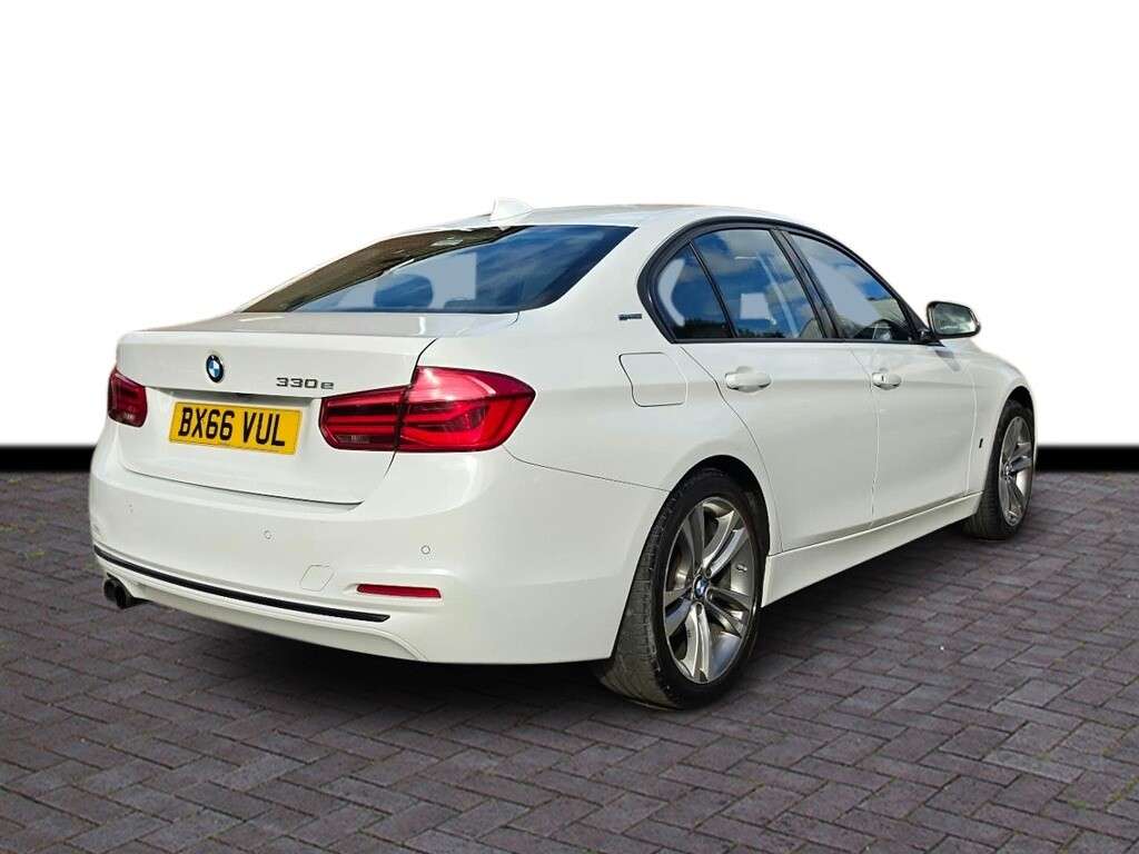 A 2016 BMW 3 SERIES 2.0 330e 7.6kWh Sport Saloon 4dr Petrol Plug-in Hybrid Auto Euro 6 (s/s) (2 A 2016 BMW 3 SERIES 2.0 330e 7.6kWh Sport Saloon 4dr Petrol Plug-in Hybrid Auto Euro 6 (s/s) (2