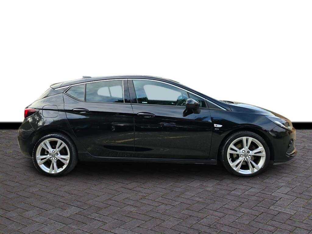A 2017 VAUXHALL ASTRA 1.6i Turbo SRi VX Line Nav Hatchback 5dr Petrol Manual Euro 6 (s/s) (200 ps A 2017 VAUXHALL ASTRA 1.6i Turbo SRi VX Line Nav Hatchback 5dr Petrol Manual Euro 6 (s/s) (200 ps