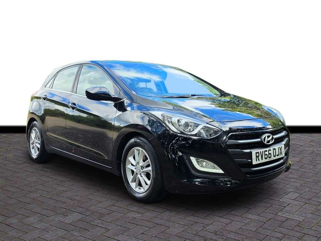 A 2016 HYUNDAI I30 1.6 CRDi Blue Drive SE Hatchback 5dr Diesel Manual Euro 6 (s/s) (110 ps) 6 A 2016 HYUNDAI I30 1.6 CRDi Blue Drive SE Hatchback 5dr Diesel Manual Euro 6 (s/s) (110 ps) 6