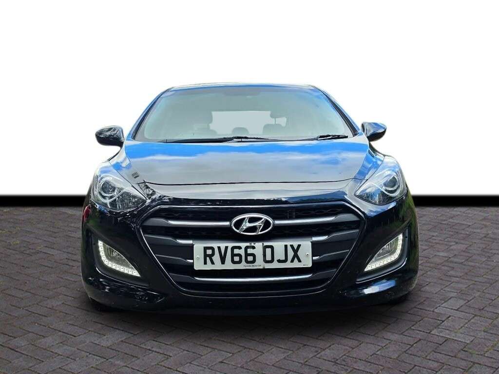 A 2016 HYUNDAI I30 1.6 CRDi Blue Drive SE Hatchback 5dr Diesel Manual Euro 6 (s/s) (110 ps) 6 A 2016 HYUNDAI I30 1.6 CRDi Blue Drive SE Hatchback 5dr Diesel Manual Euro 6 (s/s) (110 ps) 6
