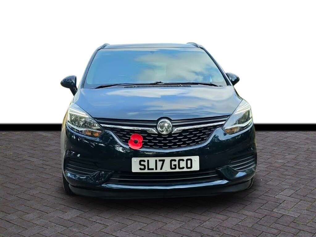 A 2017 VAUXHALL ZAFIRA TOURER DESIGN A 2017 VAUXHALL ZAFIRA TOURER DESIGN