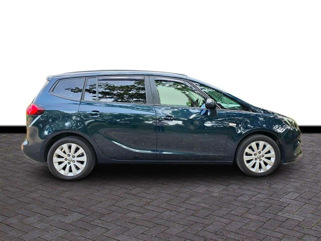 A 2017 VAUXHALL ZAFIRA TOURER DESIGN A 2017 VAUXHALL ZAFIRA TOURER DESIGN