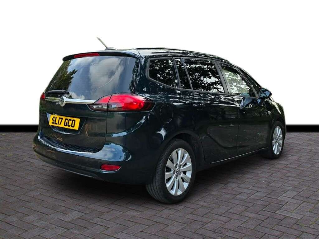 A 2017 VAUXHALL ZAFIRA TOURER DESIGN A 2017 VAUXHALL ZAFIRA TOURER DESIGN