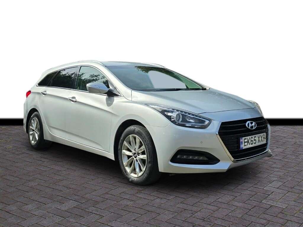 A 2015 HYUNDAI I40 1.7 CRDi Blue Drive SE Nav Tourer 5dr Diesel Manual Euro 6 (s/s) (141 ps) 6 A 2015 HYUNDAI I40 1.7 CRDi Blue Drive SE Nav Tourer 5dr Diesel Manual Euro 6 (s/s) (141 ps) 6