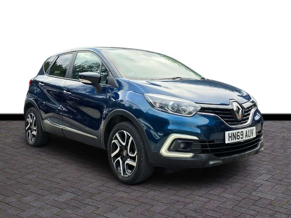 A 2019 RENAULT CAPTUR 0.9 TCe ENERGY Iconic SUV 5dr Petrol Manual Euro 6 (s/s) (90 ps) 6 months w A 2019 RENAULT CAPTUR 0.9 TCe ENERGY Iconic SUV 5dr Petrol Manual Euro 6 (s/s) (90 ps) 6 months w