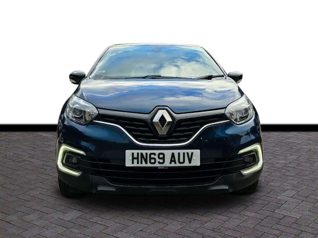 A 2019 RENAULT CAPTUR 0.9 TCe ENERGY Iconic SUV 5dr Petrol Manual Euro 6 (s/s) (90 ps) 6 months w A 2019 RENAULT CAPTUR 0.9 TCe ENERGY Iconic SUV 5dr Petrol Manual Euro 6 (s/s) (90 ps) 6 months w
