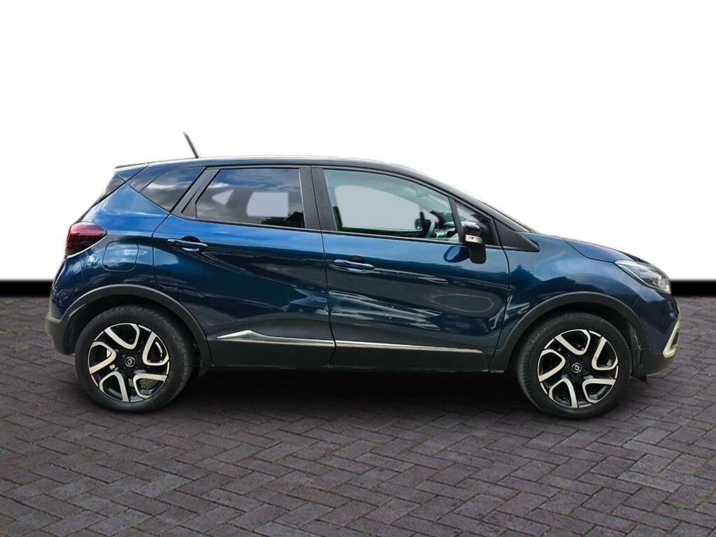 A 2019 RENAULT CAPTUR 0.9 TCe ENERGY Iconic SUV 5dr Petrol Manual Euro 6 (s/s) (90 ps) 6 months w A 2019 RENAULT CAPTUR 0.9 TCe ENERGY Iconic SUV 5dr Petrol Manual Euro 6 (s/s) (90 ps) 6 months w
